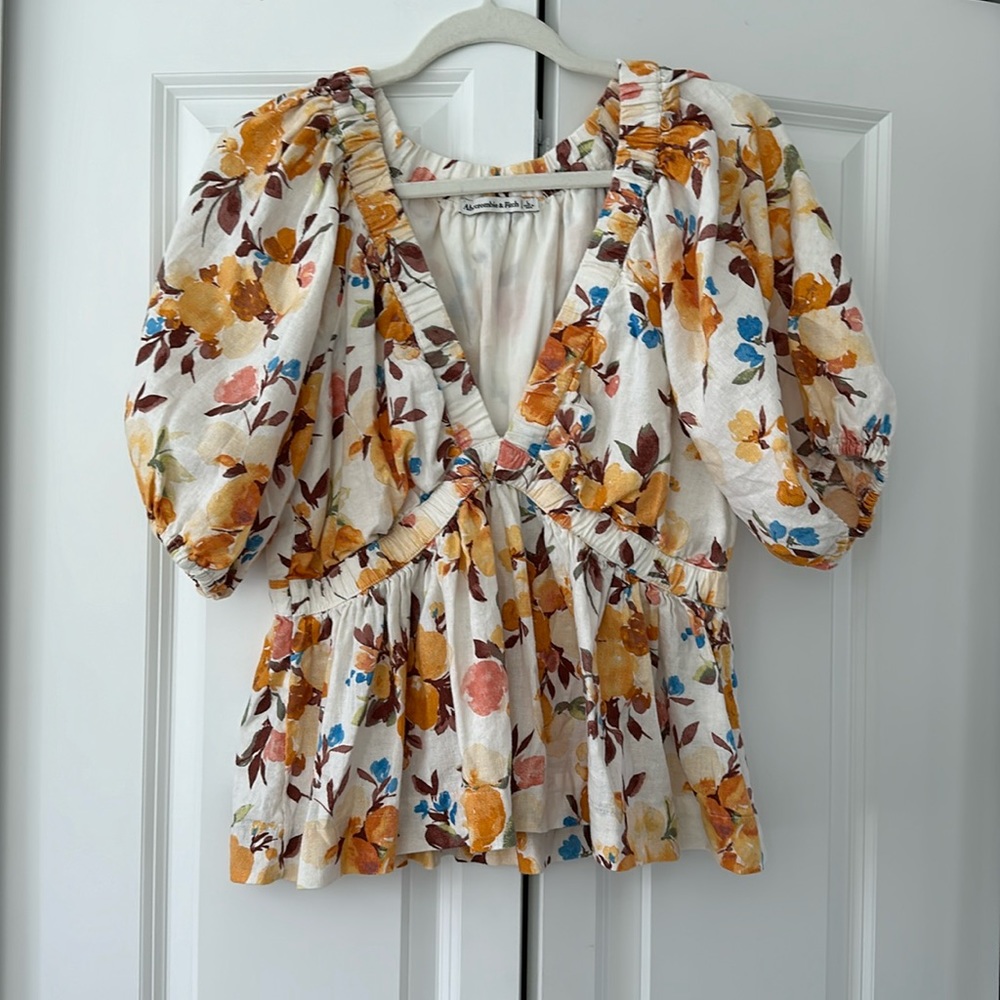 Abercrombie Short-Sleeve Floral Linen-Blend Plunge Top
